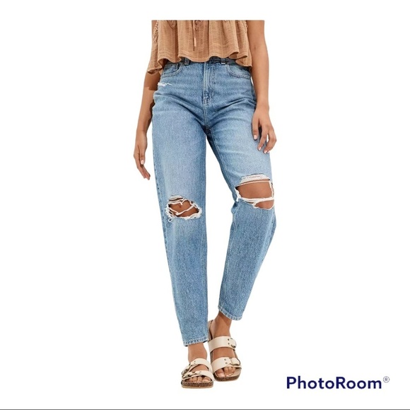 American Eagle Outfitters Denim - American Eagle Ripped Relaxed Mom Jeans